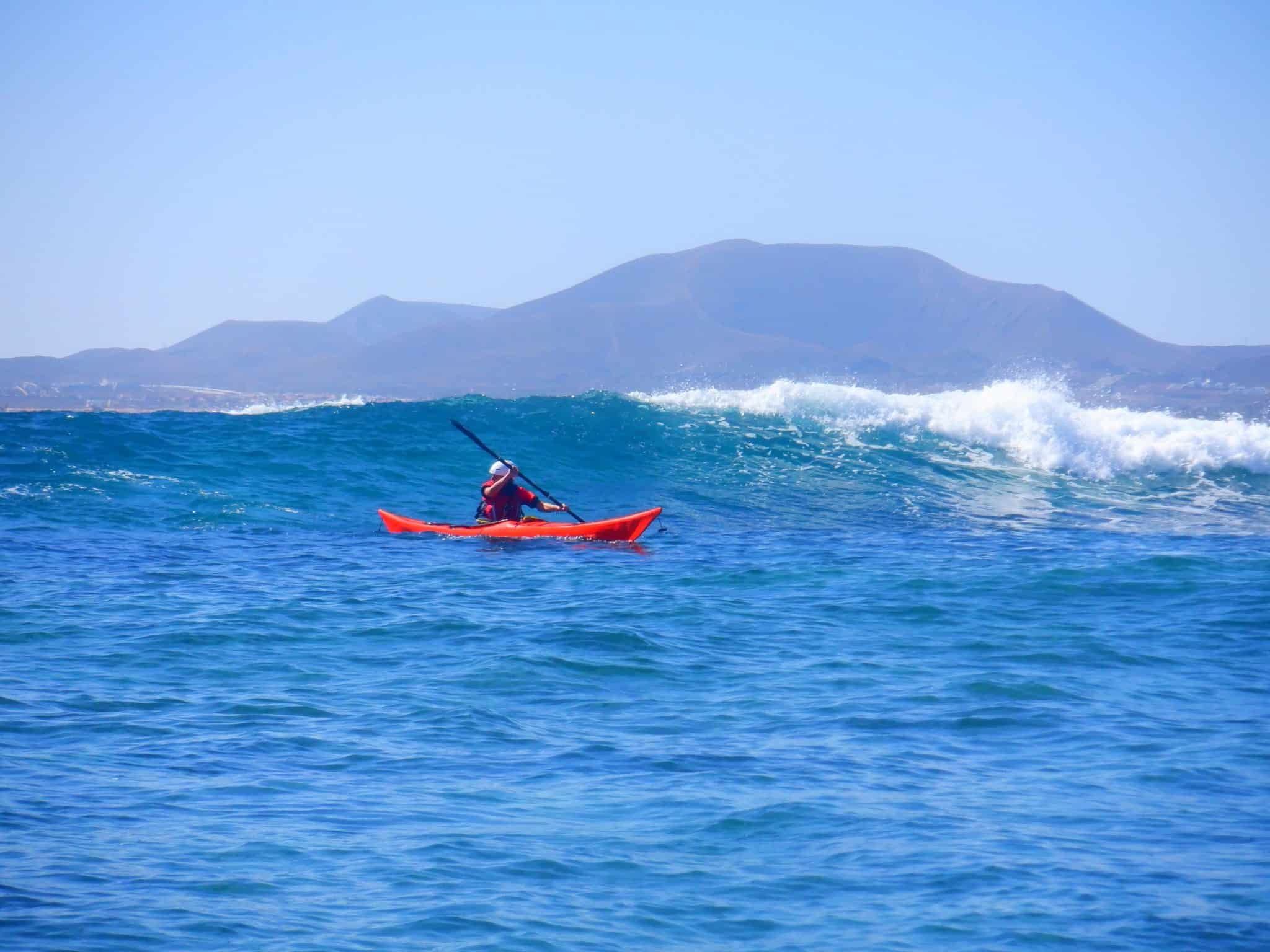 RZHV2843 2026.02.05-11: Surfin' Fuerteventura: Tengerikajakos szörfkurzus, nyár a télben Tengerikajakos