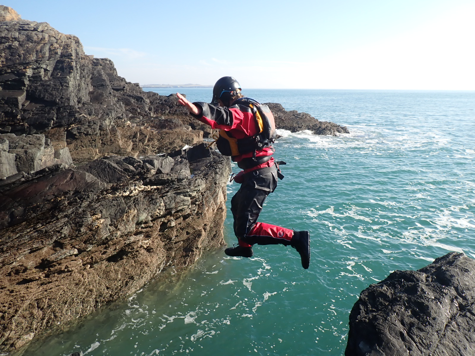 P3192543 2025.12.06: Mirco in da House, Wales, Skócia, óceáni kajakozás: Mirco Goldhausen, Sea Kayaking Anglesey