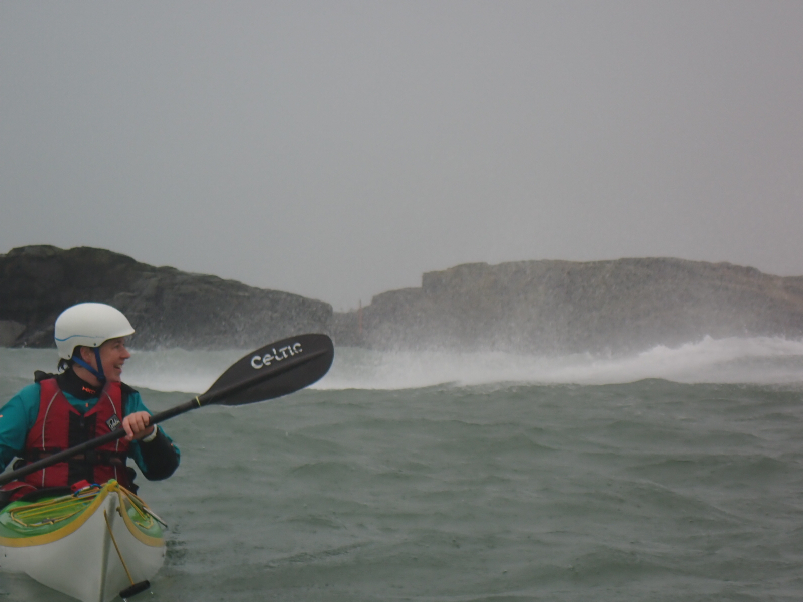 P9271974 2025.12.06: Mirco in da House, Wales, Skócia, óceáni kajakozás: Mirco Goldhausen, Sea Kayaking Anglesey