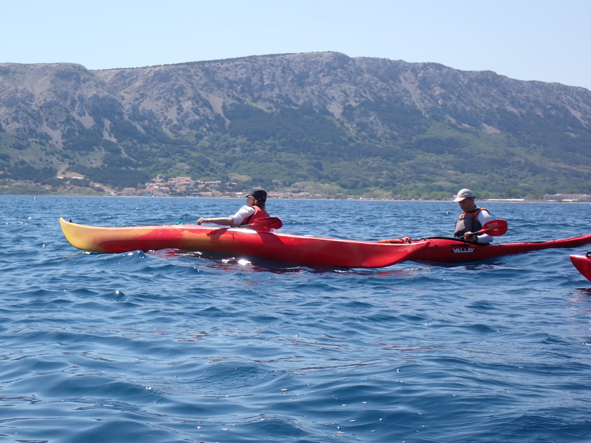 P5013042 2026.05.08-12: Tengerikajakos Képzés: Baska, Krk sziget írország